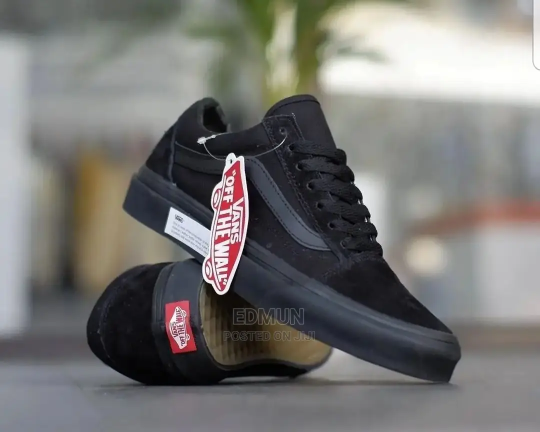 All Black Skater Van's
