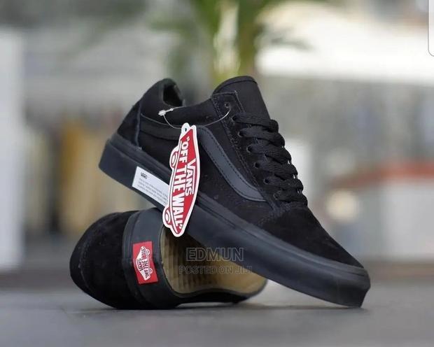 All Black Skater Van's