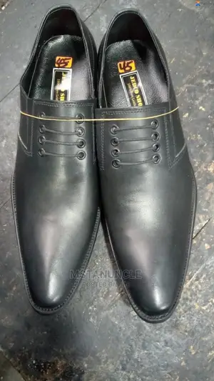 Men's Shoes on the Board