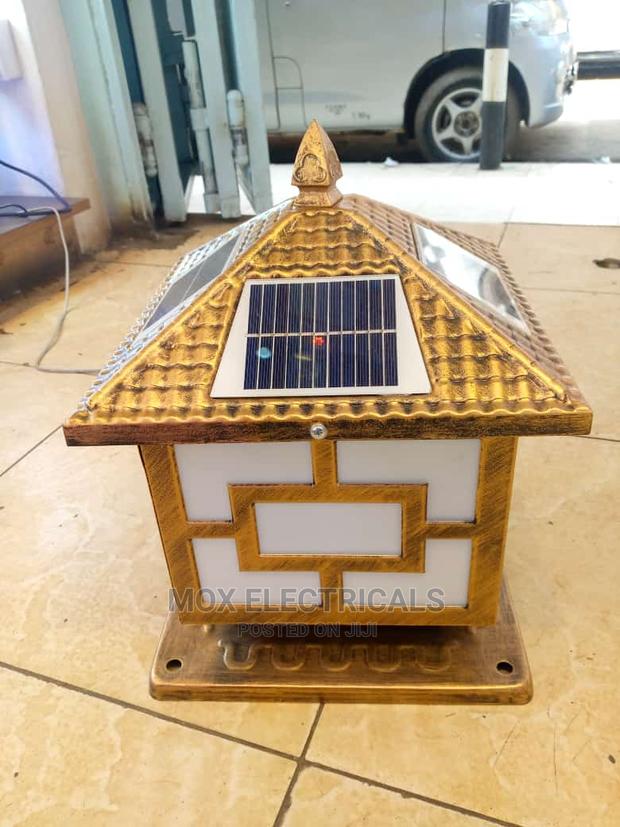 Elegant Design Solar-Powered Gatelights - thumbnail 3