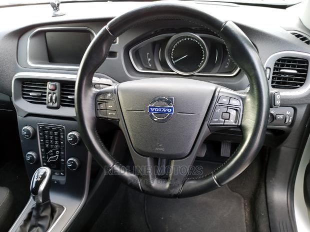 Volvo V40 2016 Pearl - thumbnail 3