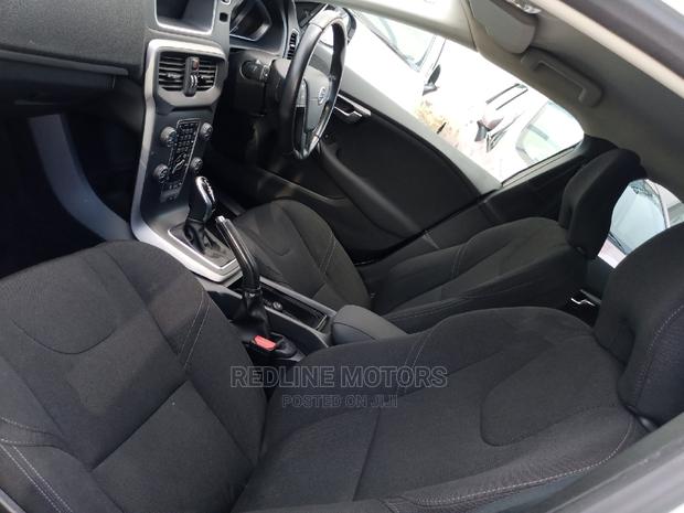 Volvo V40 2016 Pearl - thumbnail 5