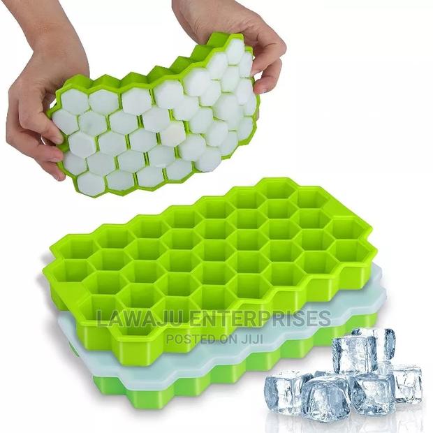 Honey Comb Ice Cubes Tray - thumbnail 5