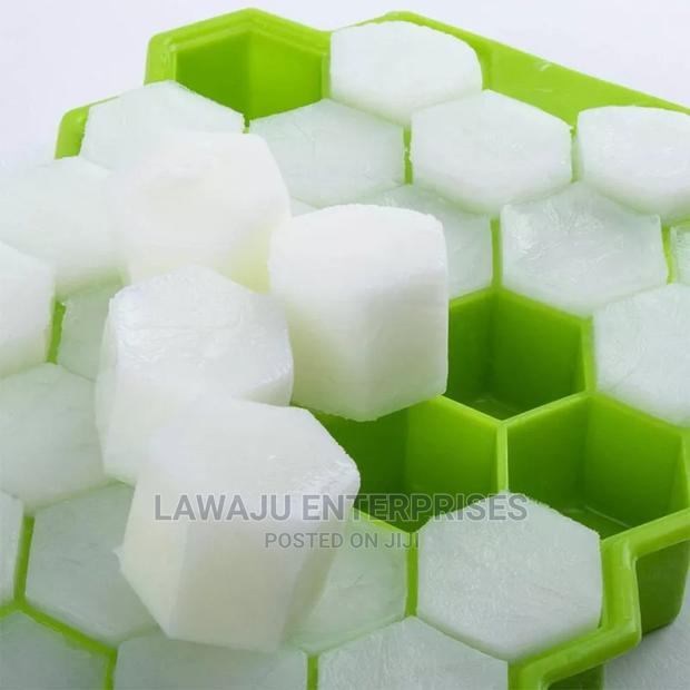 Honey Comb Ice Cubes Tray - thumbnail 6