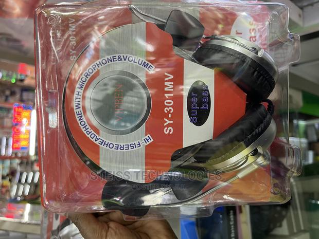 Wired Headphones With Microphone - main view