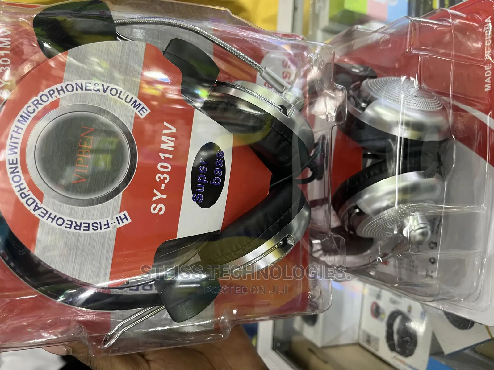 Wired Headphones With Microphone