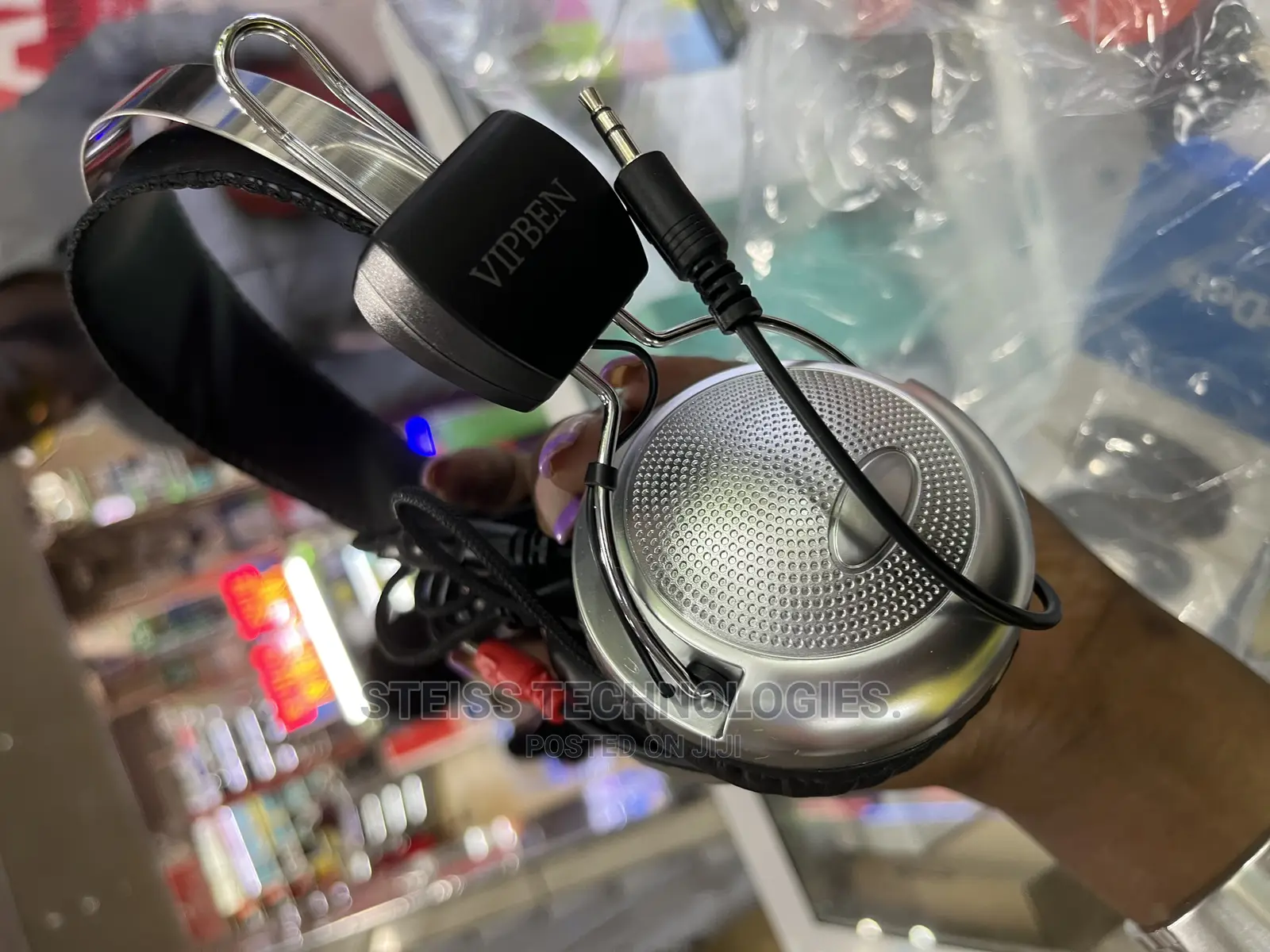 Wired Headphones With Microphone