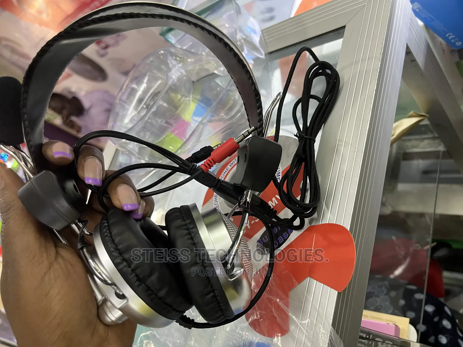 Wired Headphones With Microphone