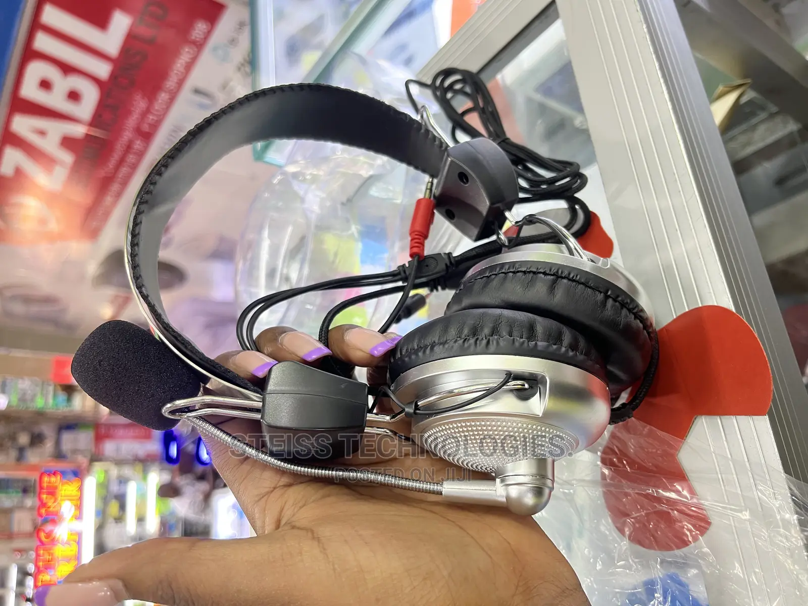 Wired Headphones With Microphone