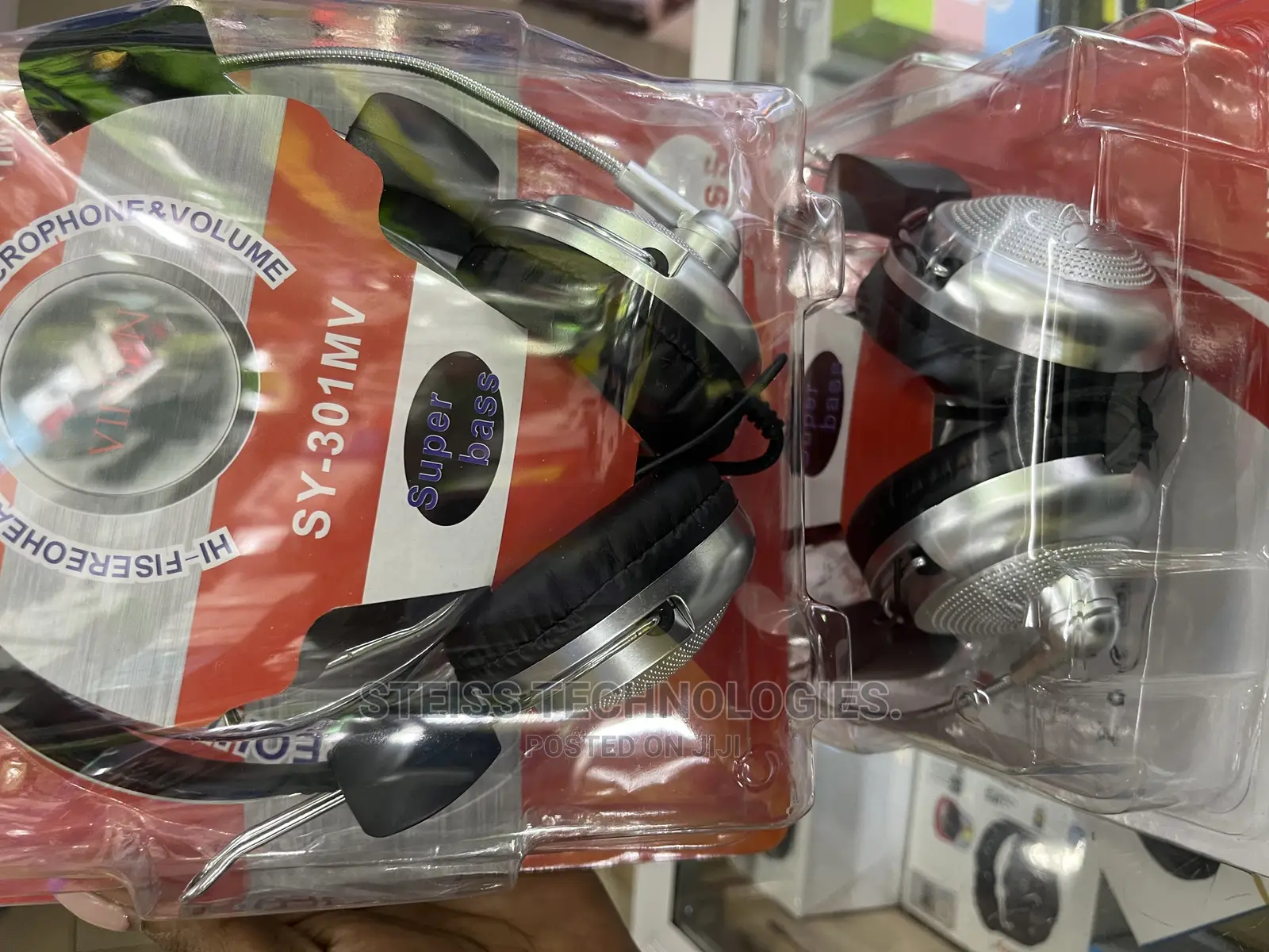 Wired Headphones With Microphone