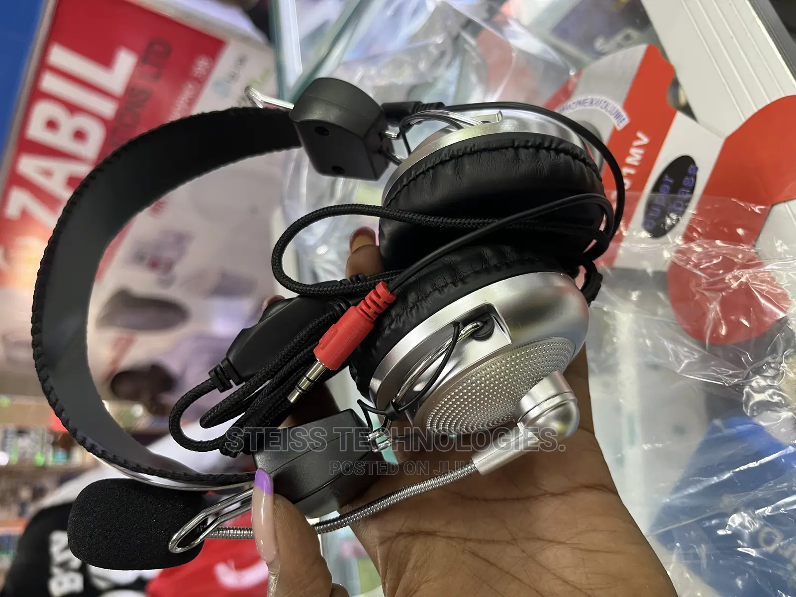Wired Headphones With Microphone