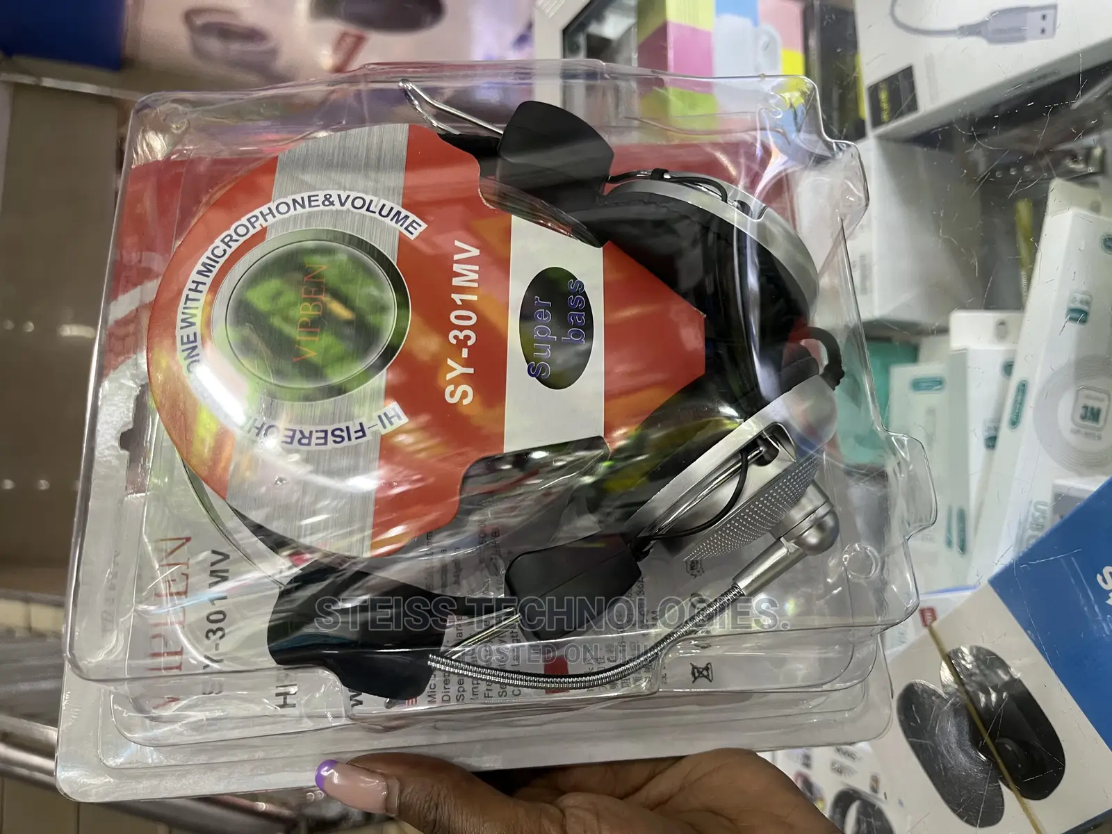 Wired Headphones With Microphone