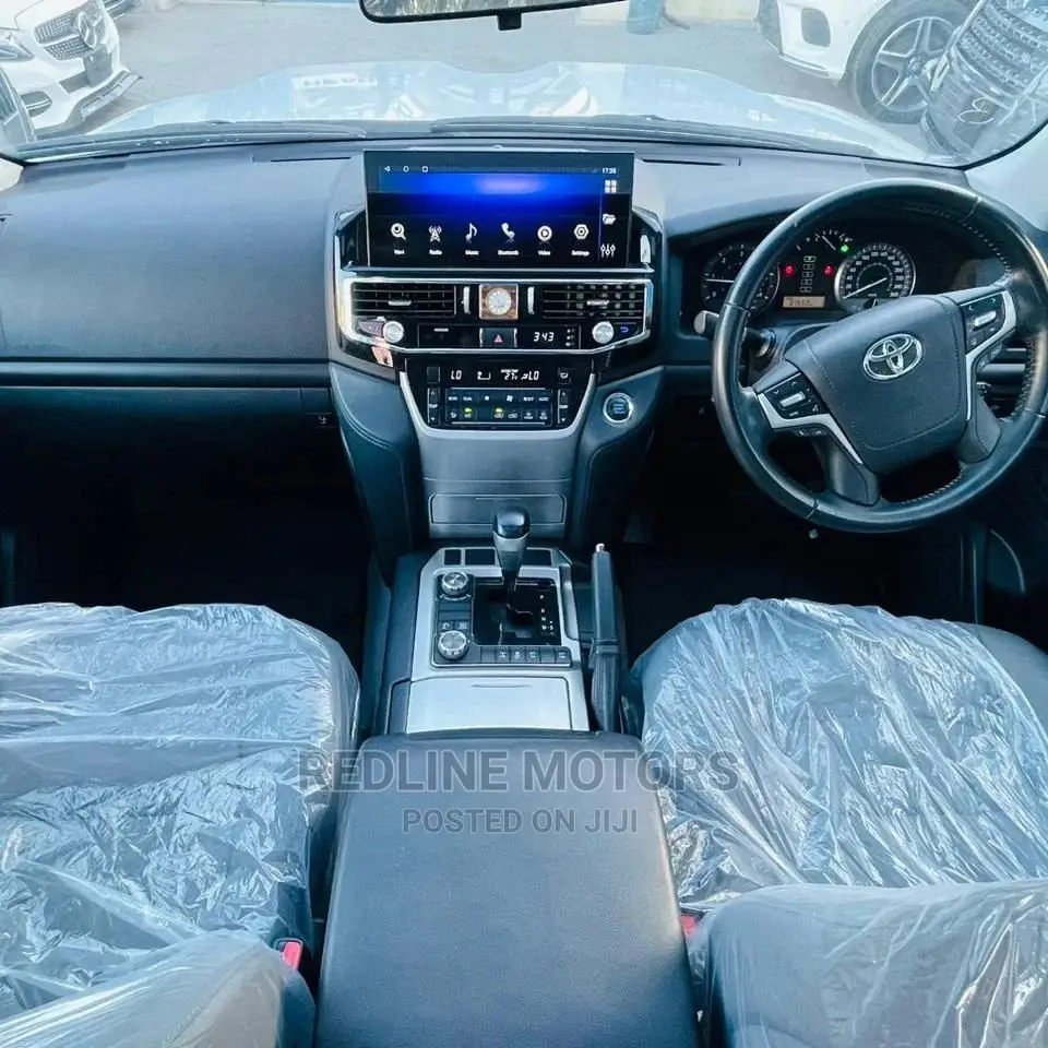 Toyota Land Cruiser Prado 2022 Silver