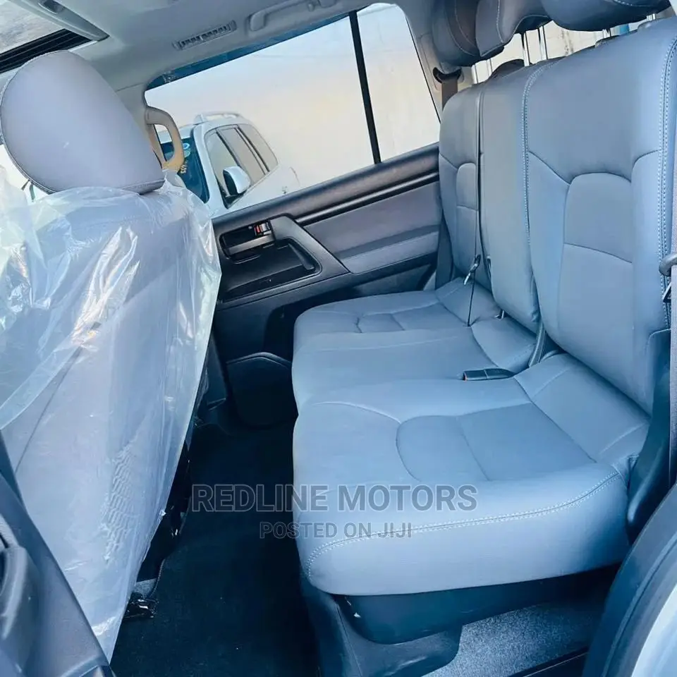 Toyota Land Cruiser Prado 2022 Silver