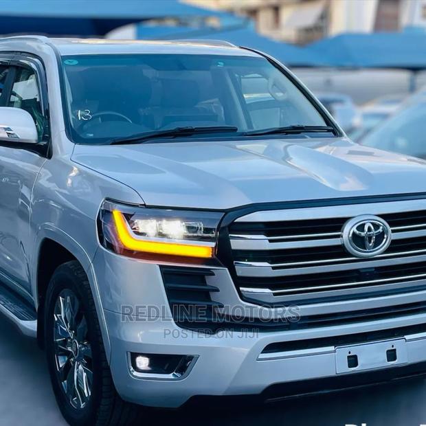 Toyota Land Cruiser Prado 2022 Silver