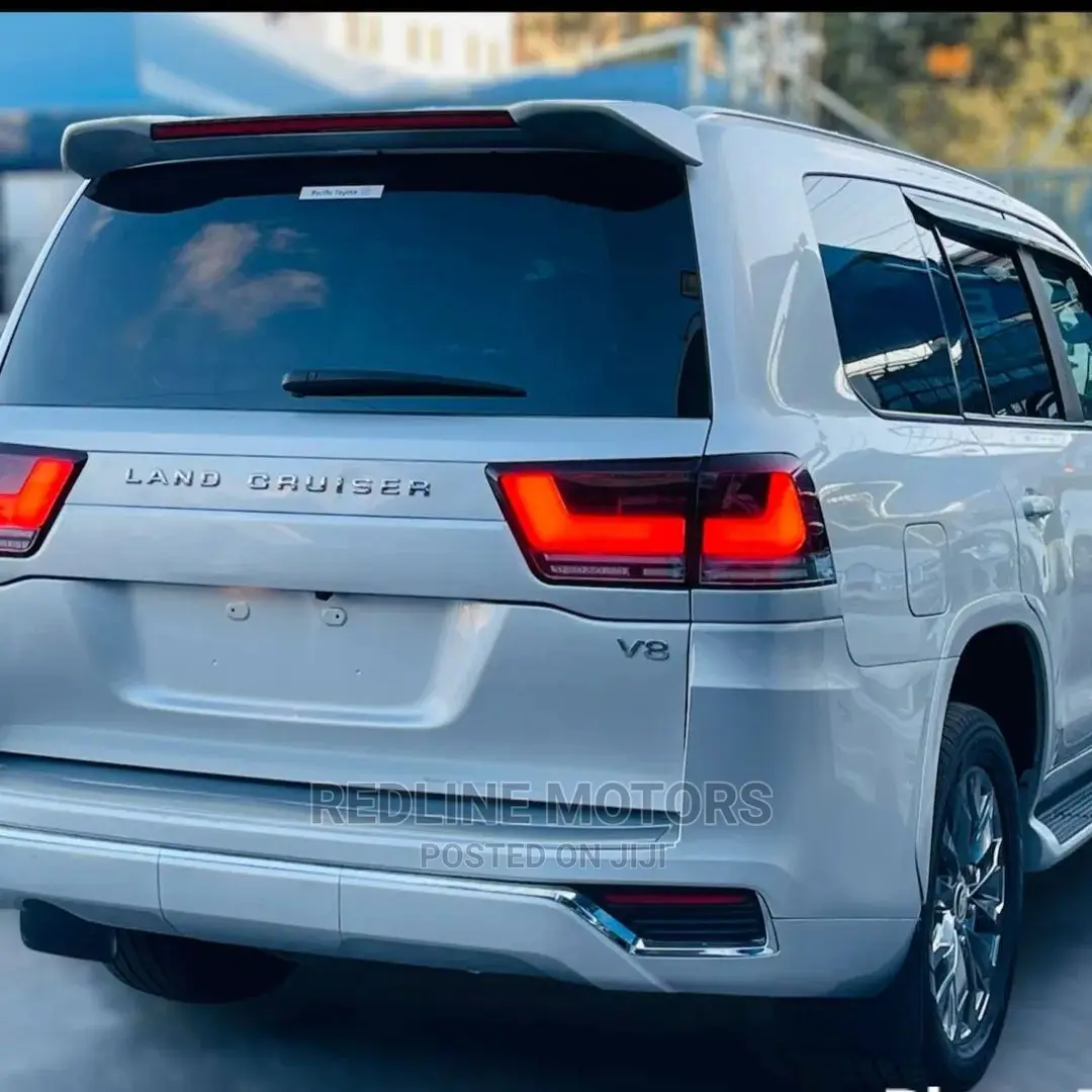 Toyota Land Cruiser Prado 2022 Silver