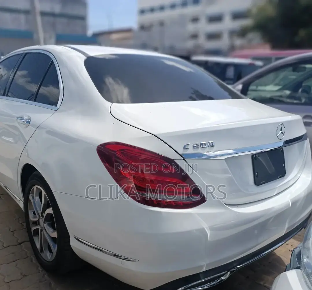 Mercedes-Benz C200 2017 Pearl