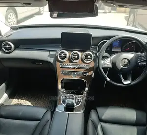 Mercedes-Benz C200 2017 Pearl
