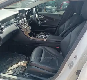 Mercedes-Benz C200 2017 Pearl