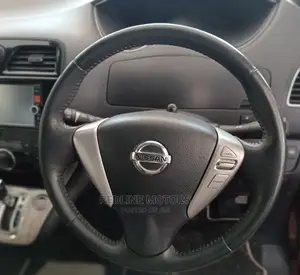 Nissan Serena 2016 Red