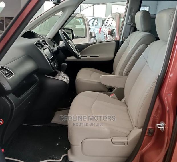 Nissan Serena 2016 Red - main view