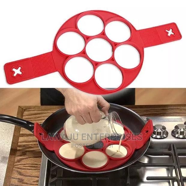 Pancake Flipper / Pancake Mold - main view