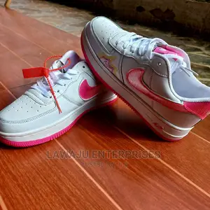 Ladies Nike Sneakers - Size 39
