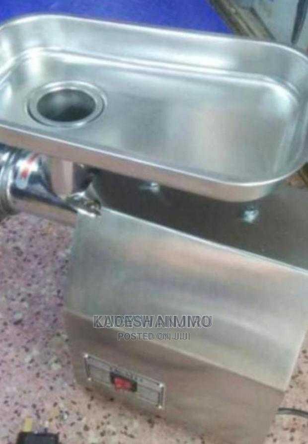 Working M8 Meat Mincer - main view