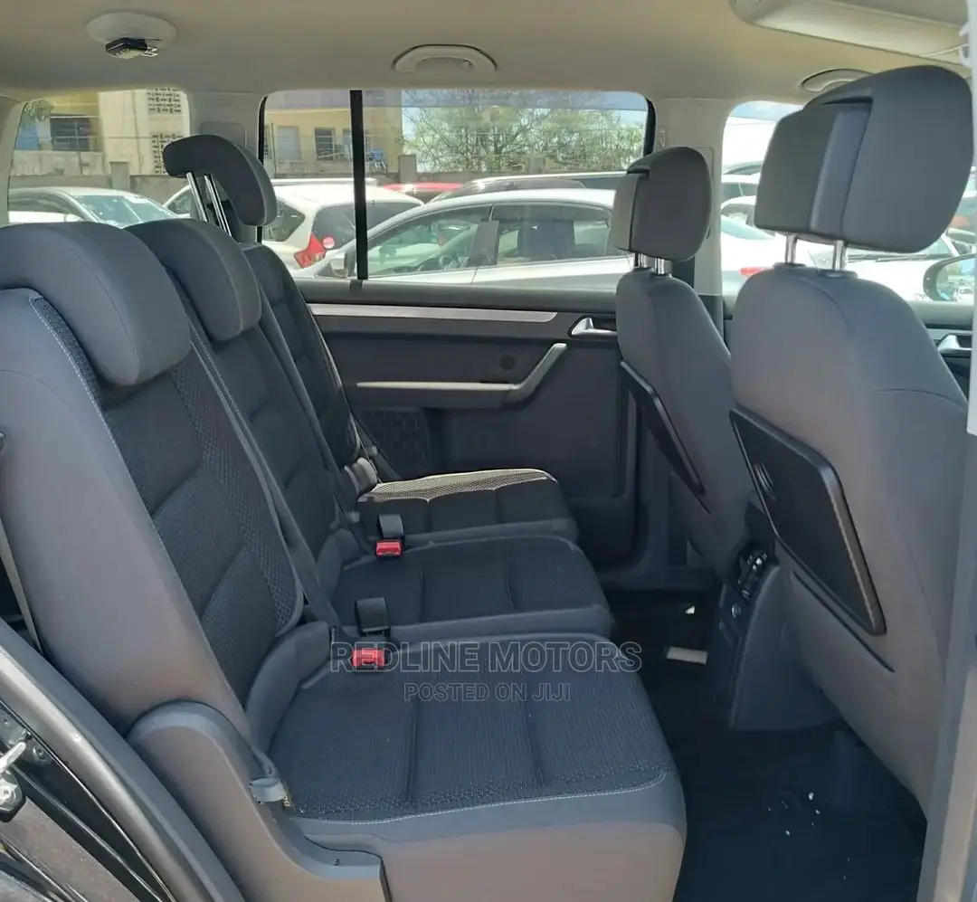Volkswagen Touran 2016 Black