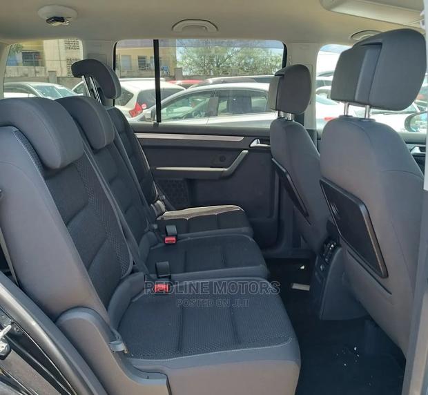 Volkswagen Touran 2016 Black - thumbnail 3