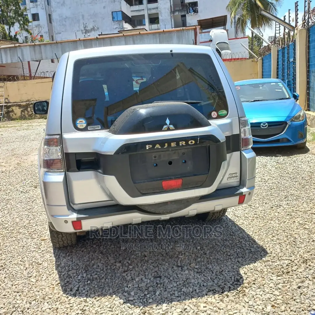 Mitsubishi Pajero 2017 Gray