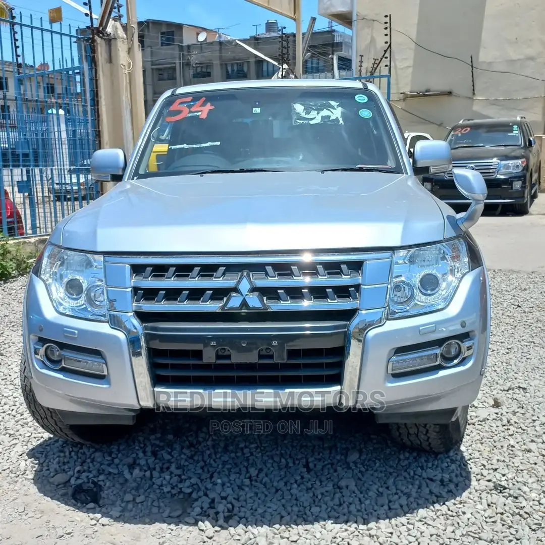 Mitsubishi Pajero 2017 Gray