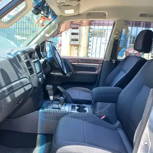 Mitsubishi Pajero 2017 Gray