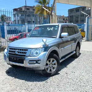 Mitsubishi Pajero 2017 Gray
