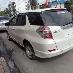 Honda Fit Shuttle 1.5 G 2WD 2016 Pearl