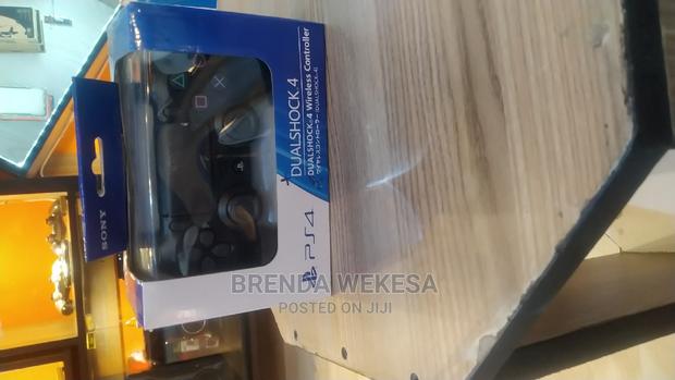 Sony PS4 Wireless Controller - main view