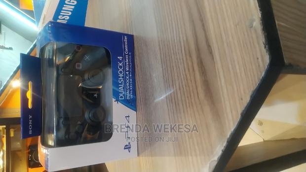 Sony PS4 Wireless Controller - thumbnail 3