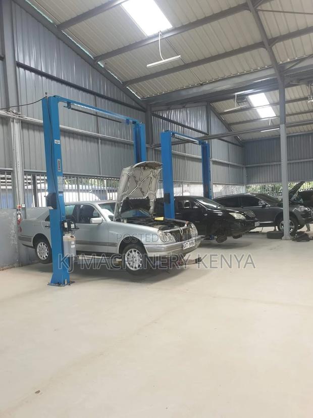 Italian Two Post Car Lift - thumbnail 3