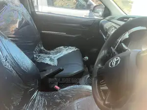 Toyota Hilux 2016 Gray