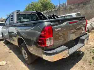 Toyota Hilux 2016 Gray