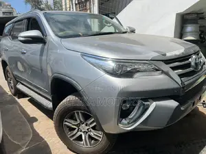 Toyota Fortuner 2016 Silver