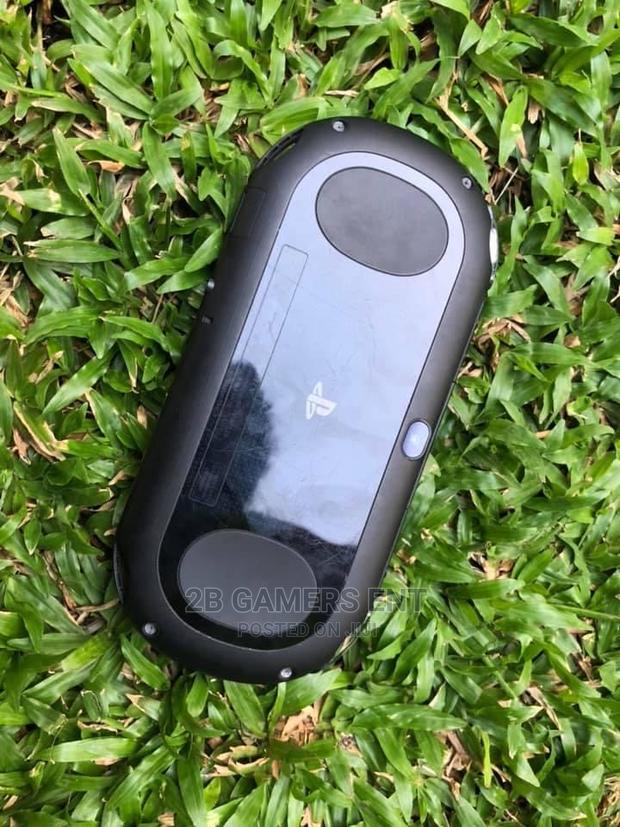 Ps Vita Slim, Chipped - thumbnail 3