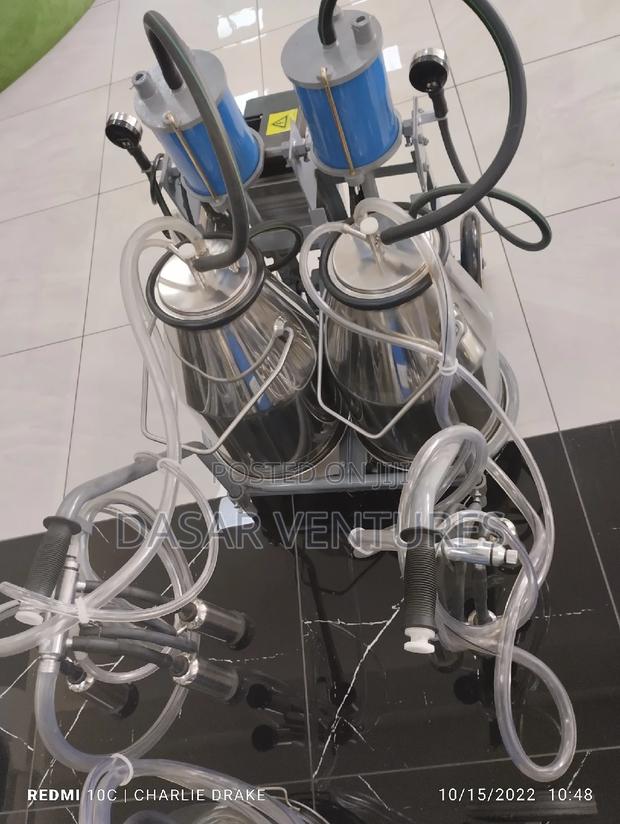 Double Cow Milking Machine - main view