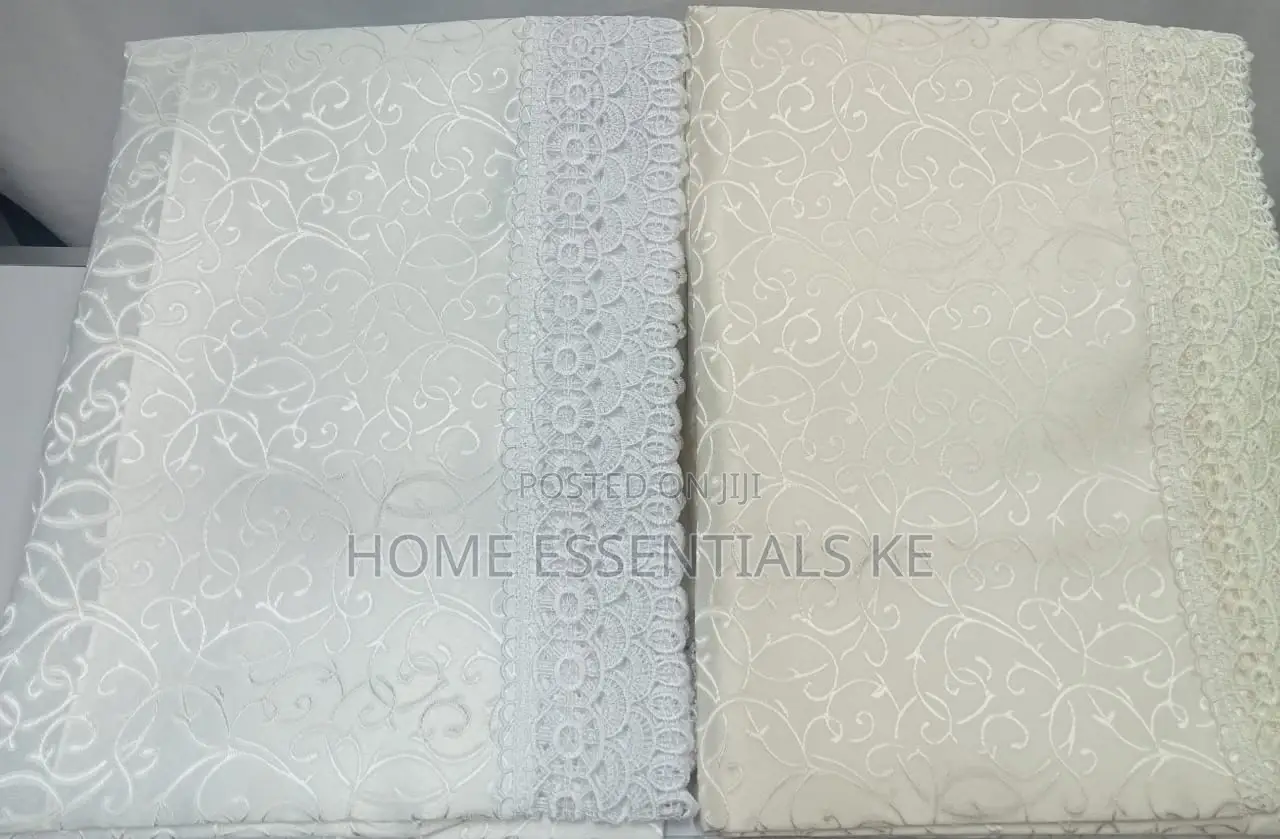 150*220cm Table Cloth Polyester Jacquard
Cream and White*