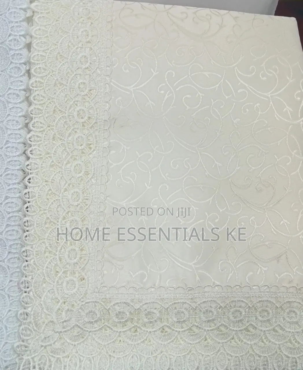 150*220cm Table Cloth Polyester Jacquard
Cream and White*