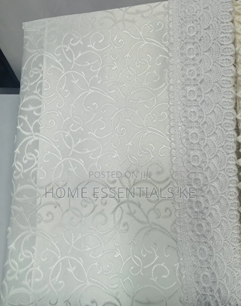 150*220cm Table Cloth Polyester Jacquard
Cream and White*