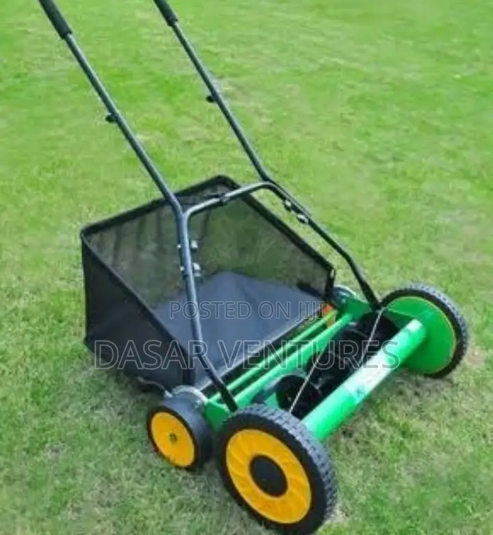 Manual Grass Cutting Machine