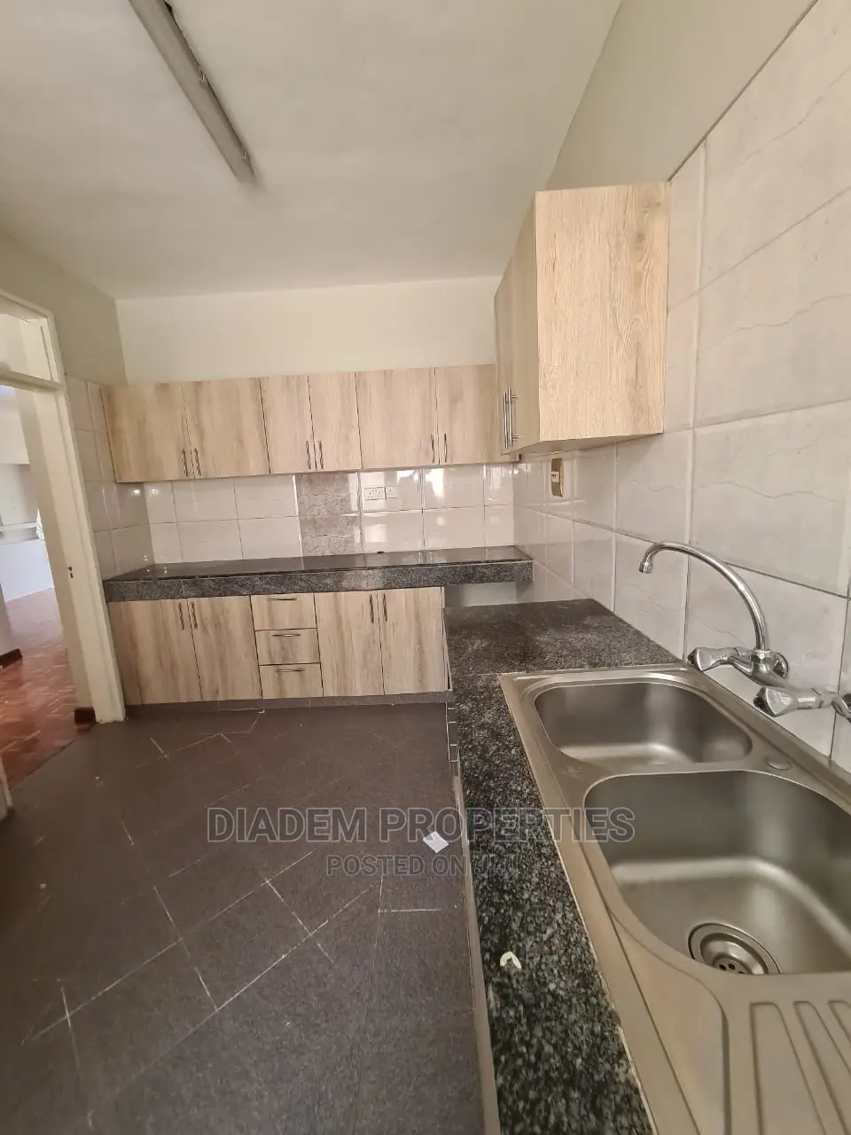 3bdrm Maisonette in State House for Rent