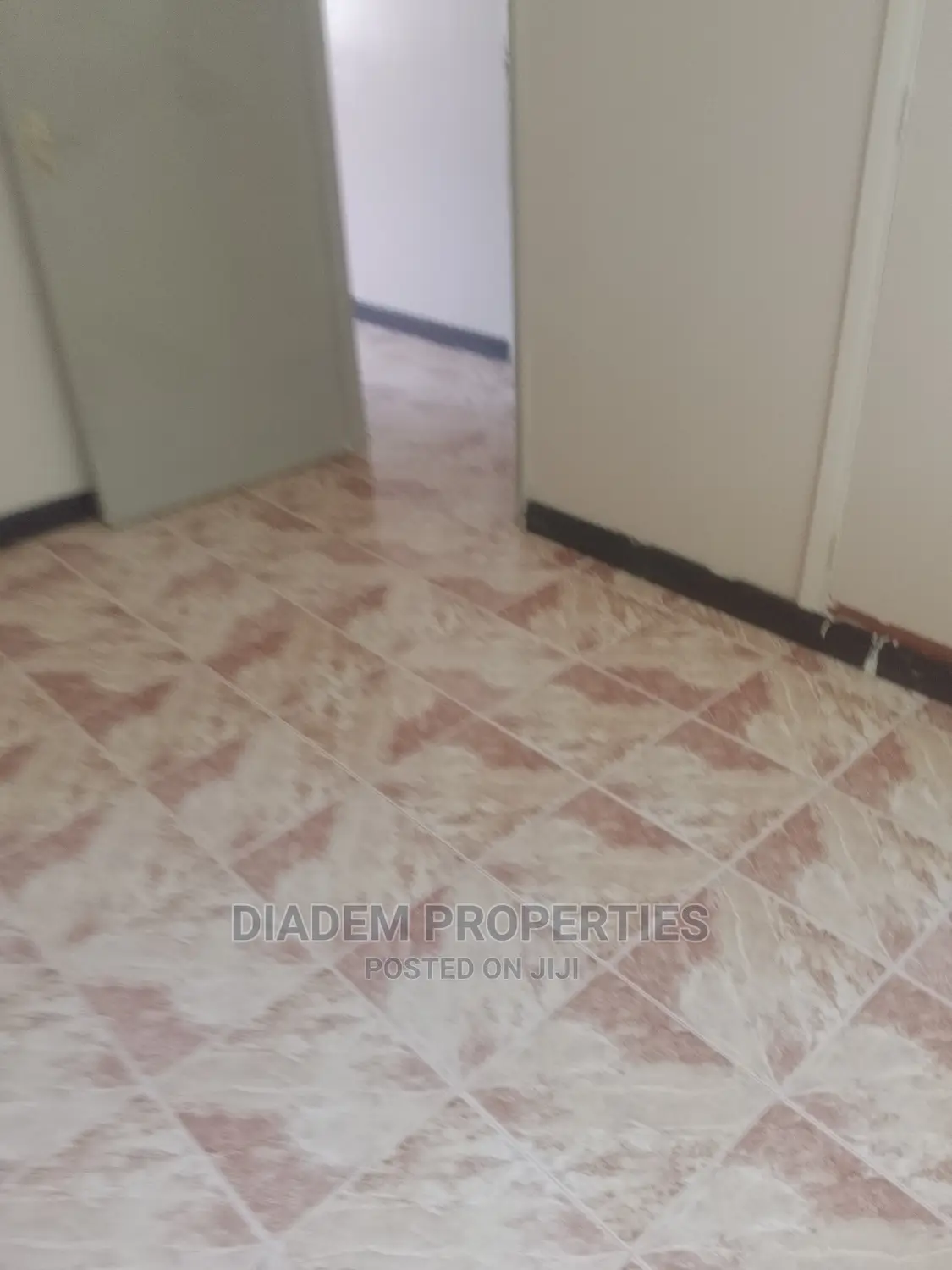 Commercial 5 Bedroom Maissionette to Let