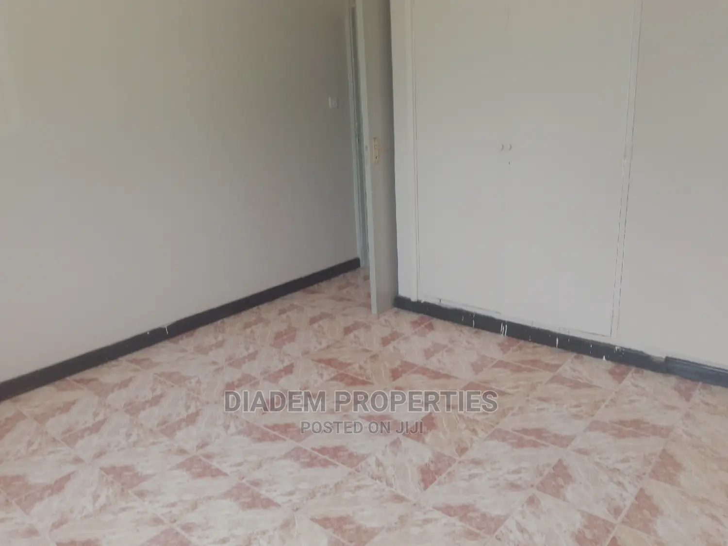 Commercial 5 Bedroom Maissionette to Let